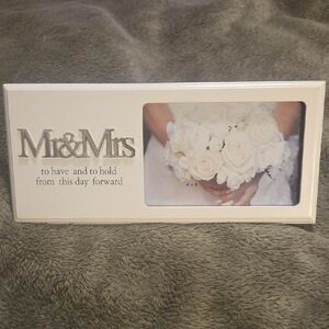 Chic Mr & Mrs White Photo Frame